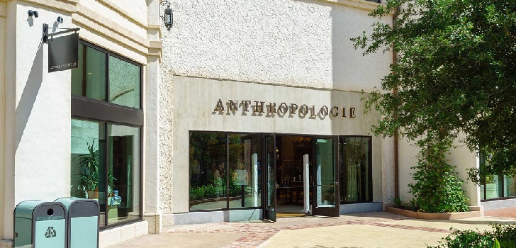 Tienda de Anthropologie Urban Outfitters remodela la cúpula de Anthropologie y crea una bicefalia